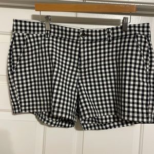 Old Navy black white shorts sz 14 excellent condition